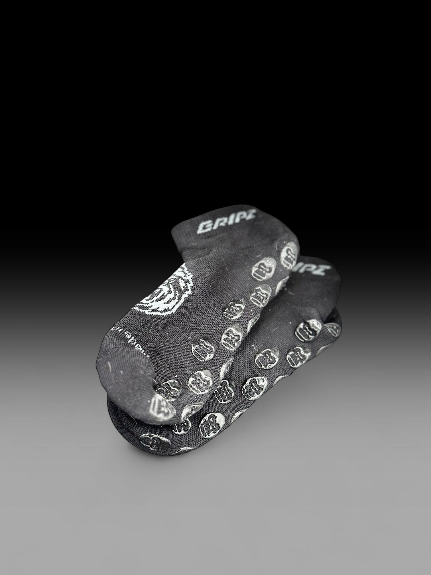 Core Black Low Gripz